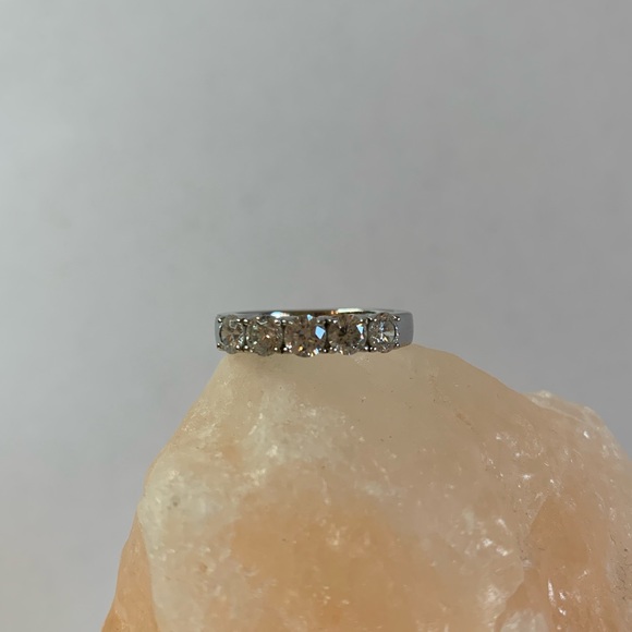 Silver 925 ring with 5 cubic zirconium stones - Picture 1 of 7